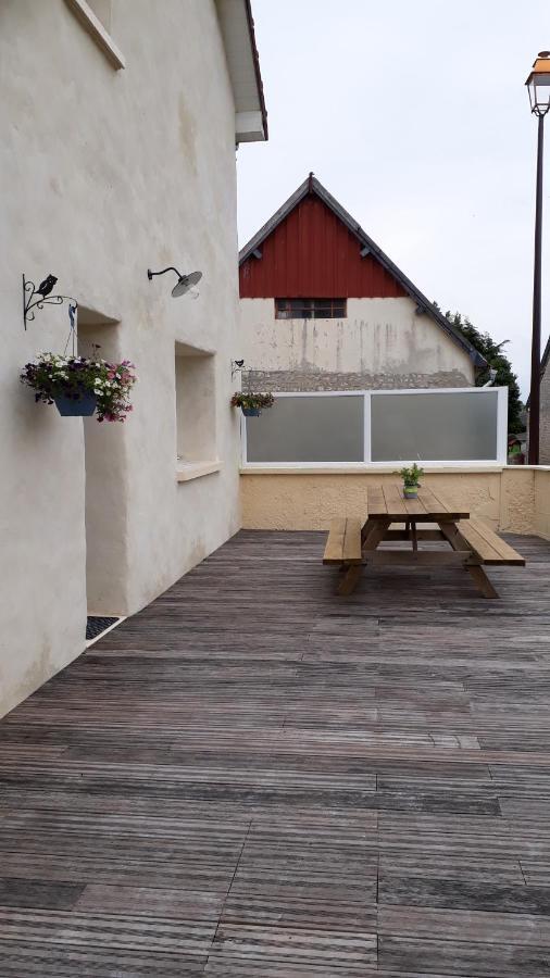 Gite " Le Vieux Noyer" Liesville-sur-Douve Экстерьер фото